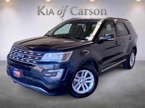 Used 2017 Ford Explorer XLT FWD image 1