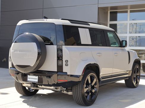 New 2026 Land Rover Defender 110 X-Dynamic SE image 5