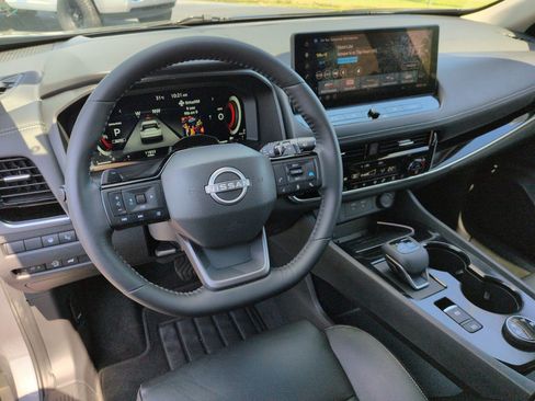 Used 2025 Nissan Rogue SL w/ Tech Package AWD/4WD image 16