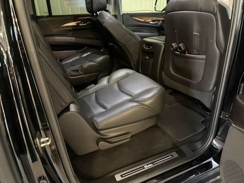 Used 2018 Cadillac Escalade ESV Luxury AWD/4WD image 29