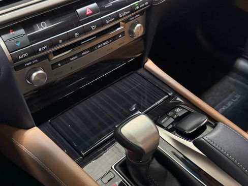 Used 2013 Lexus LS 460 w/ Comfort Pkg RWD image 21