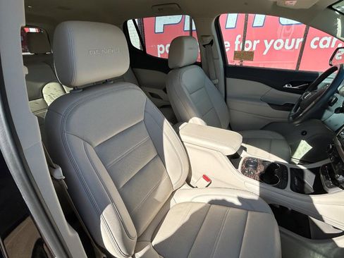 Used 2021 GMC Acadia Denali w/ Denali Technology Package image 13