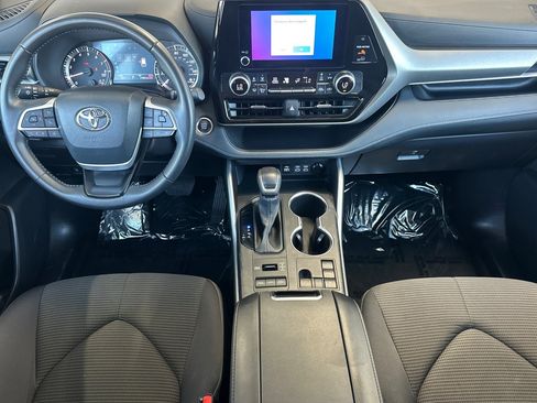 Certified 2025 Toyota Highlander LE AWD/4WD image 12