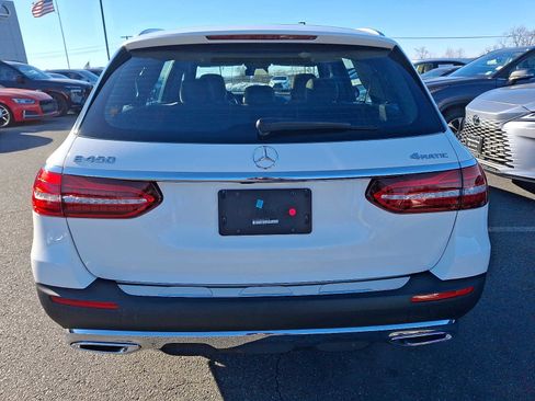 Used 2022 Mercedes-Benz E 450 4MATIC All-Terrain Wagon image 4