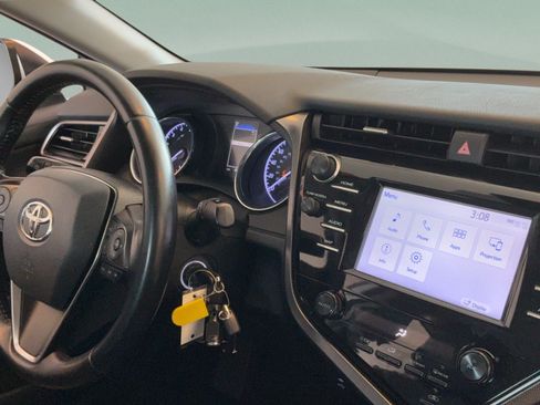 Used 2019 Toyota Camry SE FWD image 32