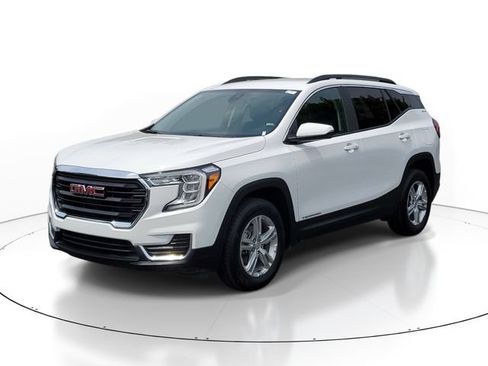 Used 2024 GMC Terrain SLE w/ Driver Convenience Package AWD/4WD image 2