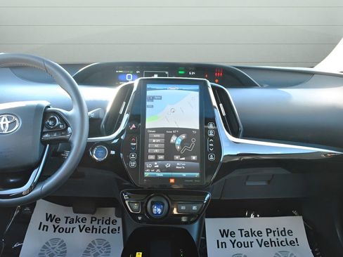 Used 2022 Toyota Prius Limited w/ Premium Convenience Package FWD image 25