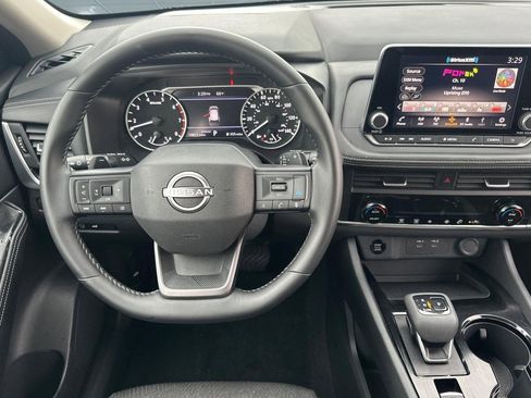 Used 2025 Nissan Rogue SV image 27