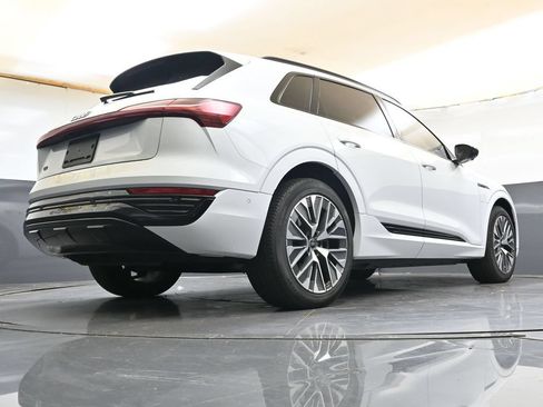 Used 2024 Audi Q8 e-tron Prestige AWD/4WD image 33