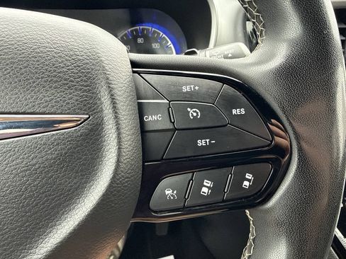 Used 2022 Chrysler Pacifica Touring-L w/ S Appearance Package FWD image 21