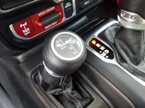 Used 2024 Jeep Wrangler Unlimited AWD/4WD image 8