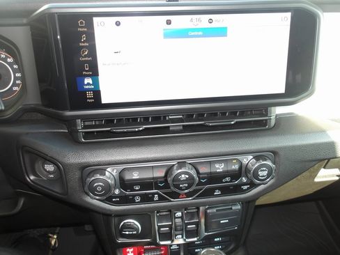 New 2025 Jeep Gladiator Willys image 13