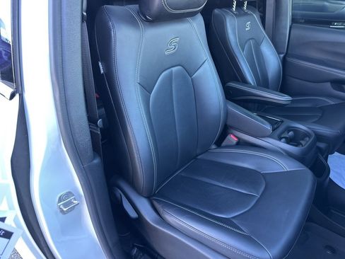 Used 2024 Chrysler Pacifica Touring-L w/ S Appearance Package image 53