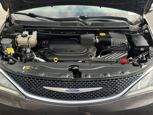 Used 2020 Chrysler Pacifica Limited image 25