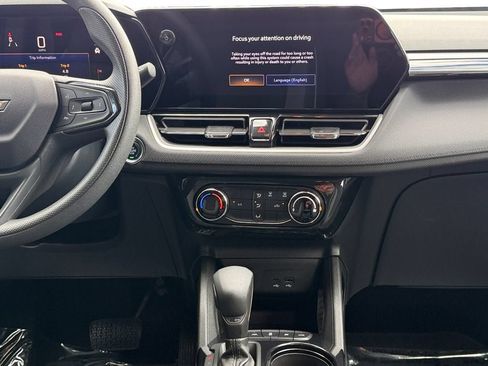 Used 2025 Chevrolet TrailBlazer LT AWD/4WD image 12