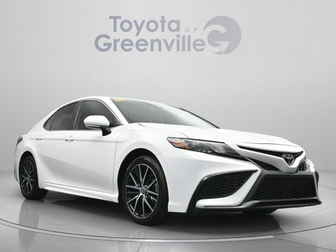 Used 2023 Toyota Camry SE image 19