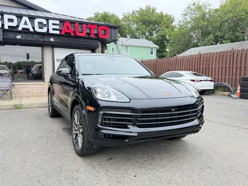 Used 2023 Porsche Cayenne Platinum Edition AWD/4WD image 4