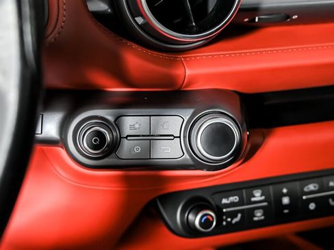 Used 2019 Ferrari 812 Superfast RWD image 31