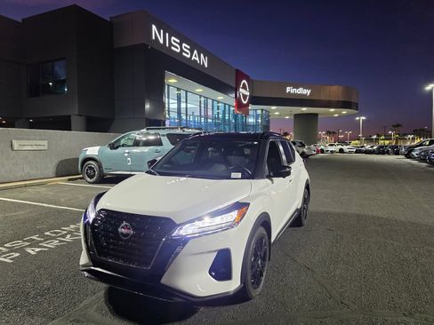 Used 2023 Nissan Kicks SR w/ SR Premium Package FWD image 1
