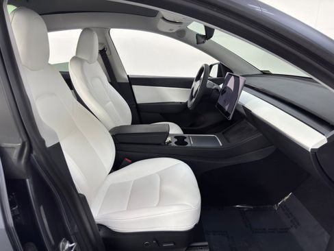 Used 2021 Tesla Model Y Long Range image 16