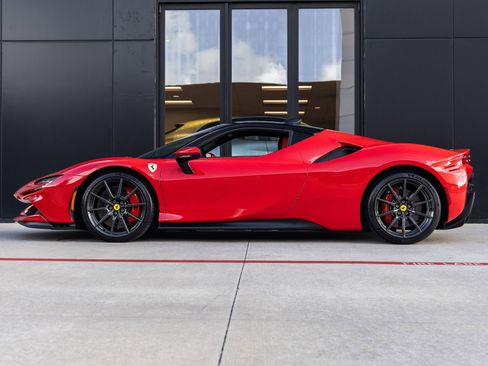 Used 2022 Ferrari SF90 Stradale AWD/4WD image 10