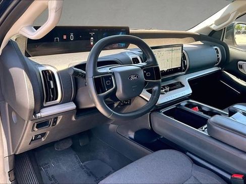 Used 2025 Ford Expedition Active RWD image 10