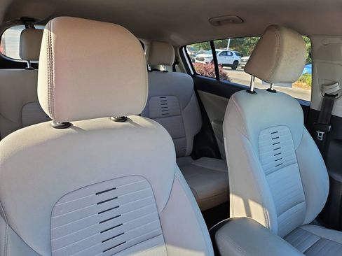 Used 2022 Kia Sportage LX w/ LX FWD Value Edition Package image 10