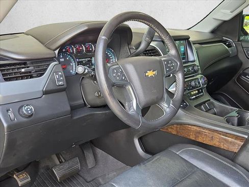 Used 2020 Chevrolet Suburban LT RWD image 10