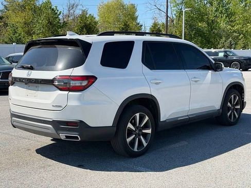 Used 2023 Honda Pilot Touring image 7