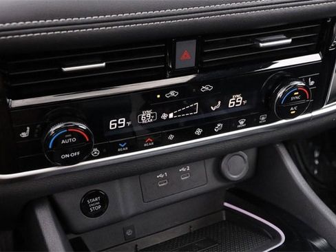 Certified 2024 Nissan Rogue SL w/ SL Premium Package image 18