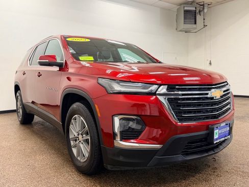 Used 2023 Chevrolet Traverse LT AWD/4WD image 8