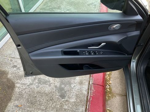 Used 2025 Hyundai Elantra SEL image 12