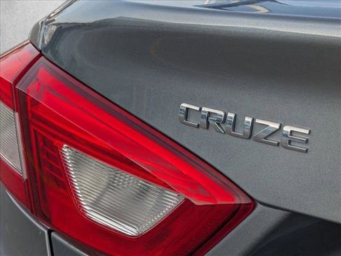 Used 2018 Chevrolet Cruze LT image 13
