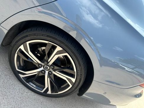 Used 2024 Volvo S60 B5 Plus FWD image 3