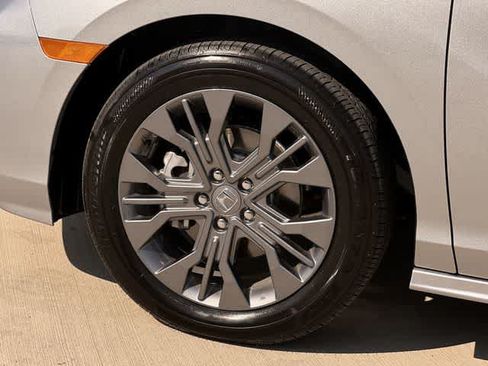 Certified 2026 Honda Odyssey Touring image 9
