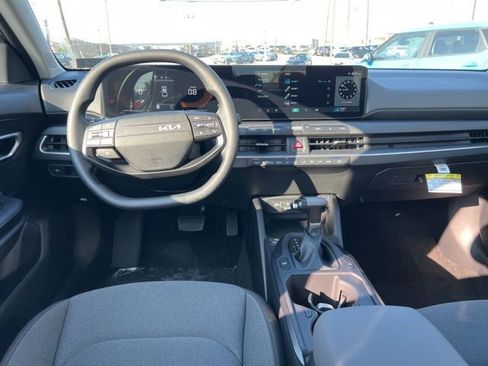 Used 2025 Kia K4 LXS image 15