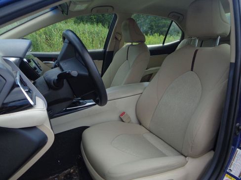 Used 2018 Toyota Camry LE FWD image 15