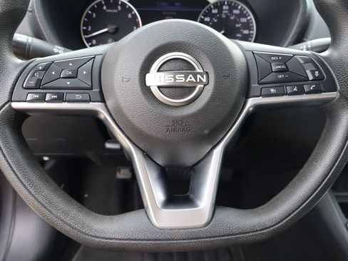 Used 2024 Nissan Sentra SV FWD image 11