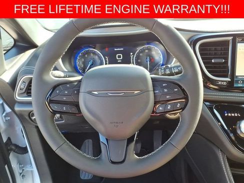 New 2027 Chrysler Pacifica Limited w/ S Appearance Package AWD/4WD image 18