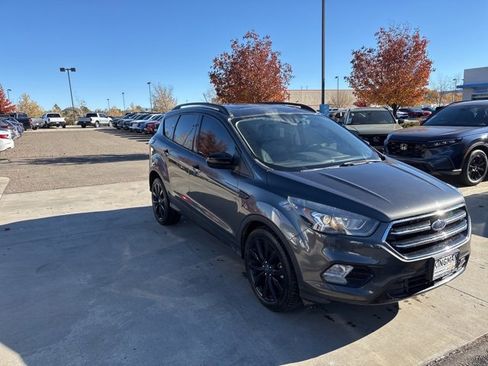 Used 2018 Ford Escape SE w/ SE Sport Appearance Package image 4