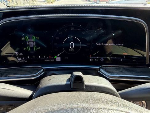 Used 2023 Cadillac Escalade Premium Luxury w/ Performance Package image 18