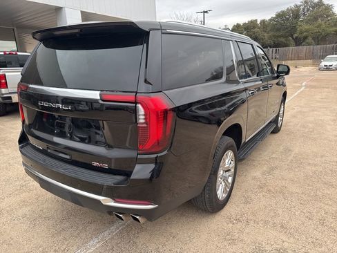 Used 2025 GMC Yukon XL Denali image 7