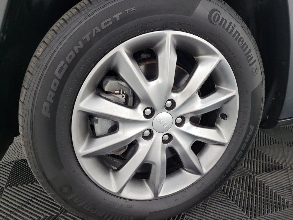 Used 2018 Jeep Cherokee Limited w/ Technology Group AWD/4WD image 31