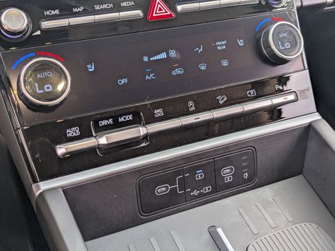 Used 2025 Hyundai Santa Fe SEL image 25