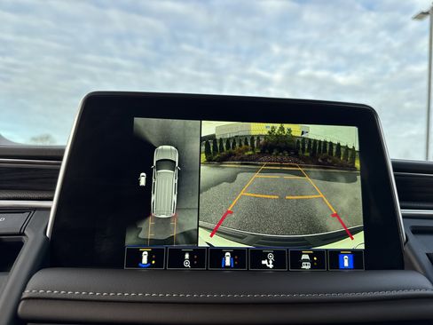 Used 2024 GMC Yukon XL SLT w/ SLT Luxury Package image 26