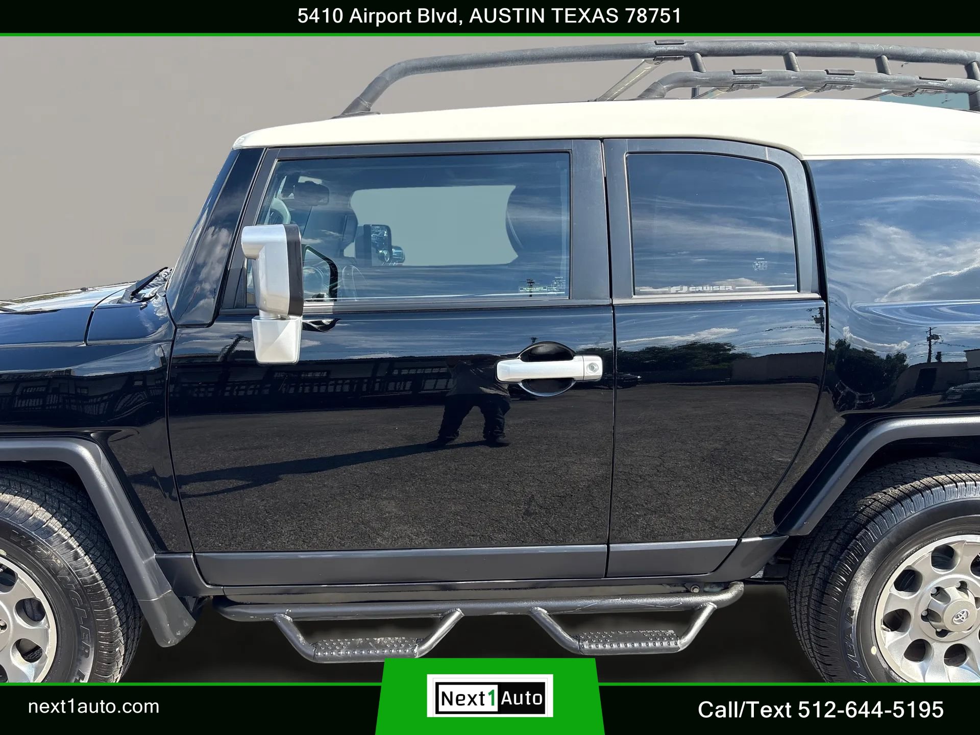 Used 2011 Toyota FJ Cruiser 2WD w/ Upgrade Pkg image 11