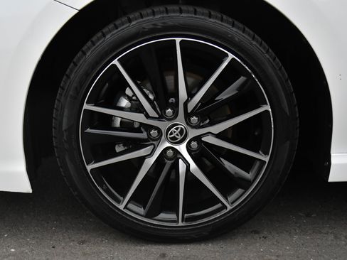 Used 2024 Toyota Camry SE image 12