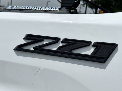 Used 2024 Chevrolet Silverado 2500 LT AWD/4WD image 11