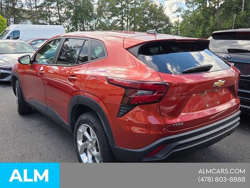 Used 2024 Chevrolet Trax LS w/ LS Convenience Package FWD image 3