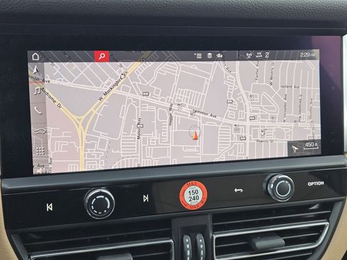 Certified 2026 Porsche Macan image 17